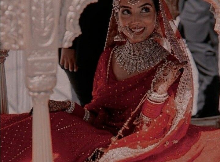 INDIAN BRIDAL OUTFIT AND STYLE