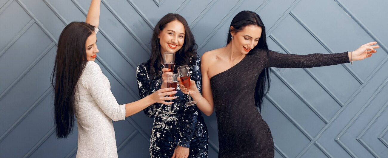 elegant-girls-celebrate-studio_1157-29097