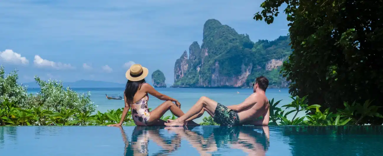 oi8e1ami4tcijdzljx7zyifj6bam_couple in swimming pool 11.1