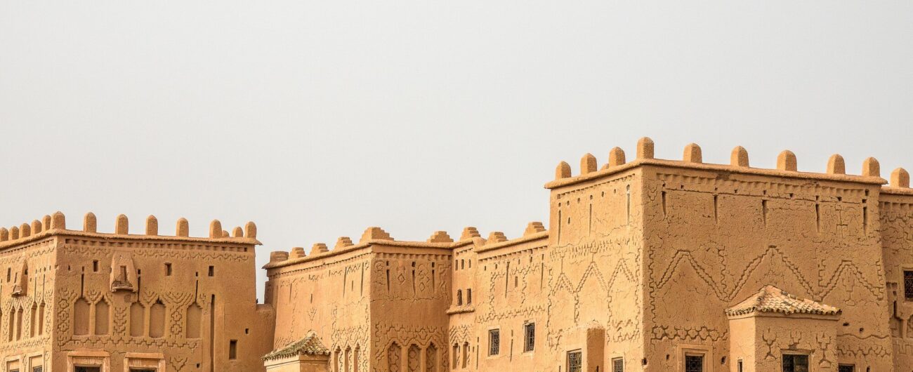 historical-casbah-taourirt-ouarzazate-morocco-with-white_181624-12721