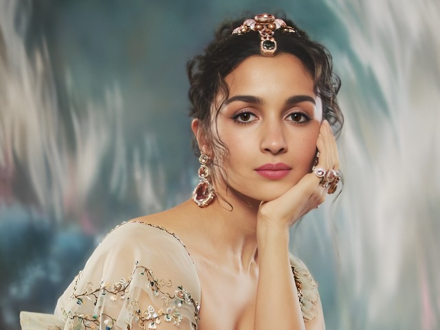 638633240097735887_640x480